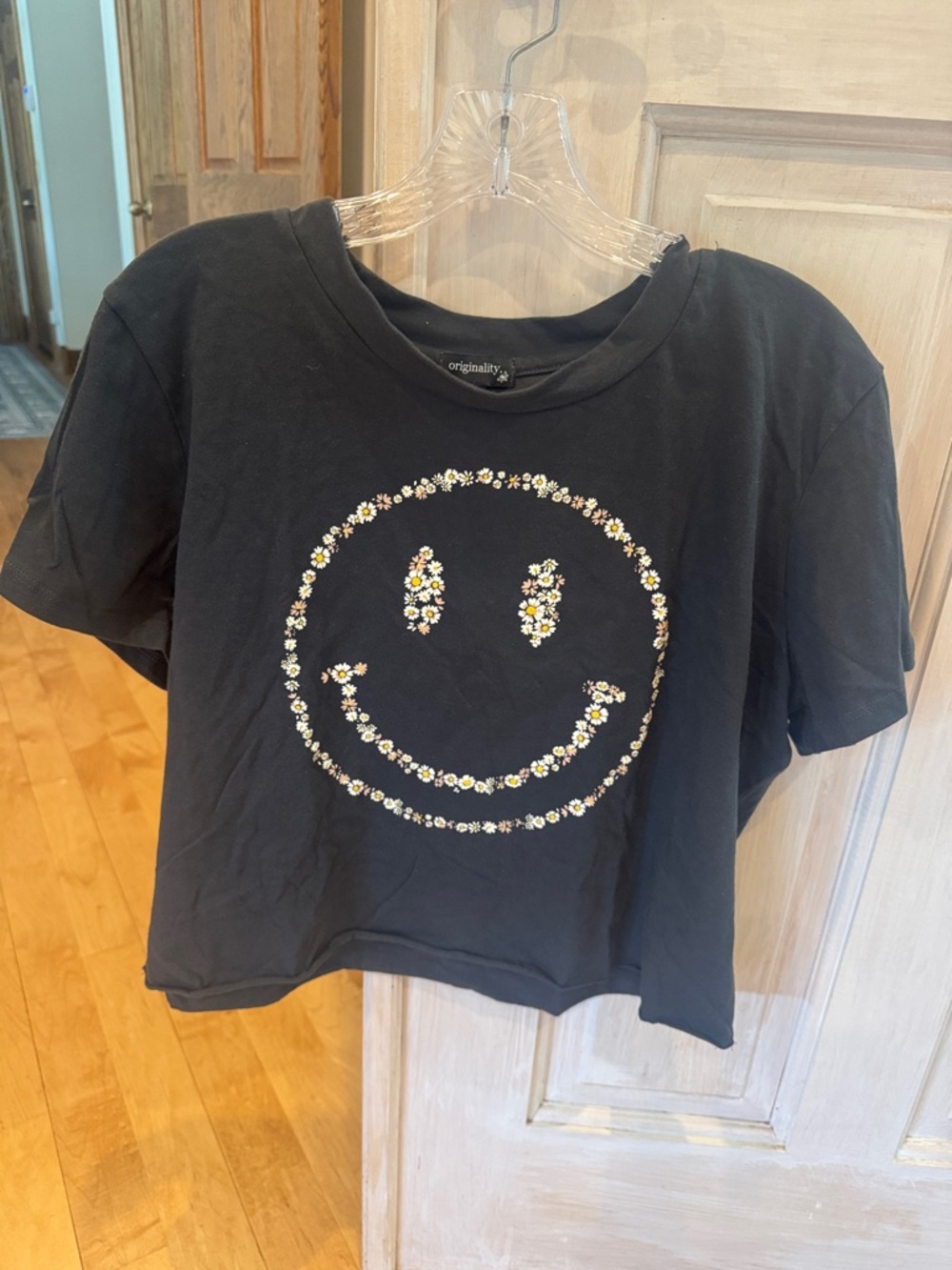 Originality Gray Short Sleeve Tee with Daisy Smile Graphic
